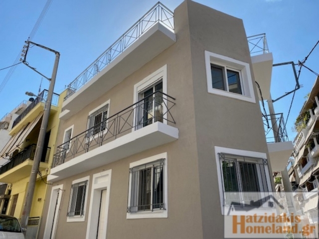 (For Sale) Residential Building || Piraias/Piraeus - 100 Sq.m, 2 Bedrooms, 250.000€ 