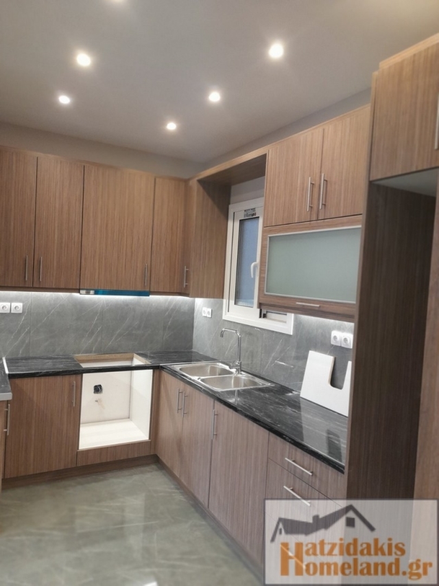 (For Sale) Residential Floor Apartment || Piraias/Piraeus - 126 Sq.m, 3 Bedrooms, 250.000€ 