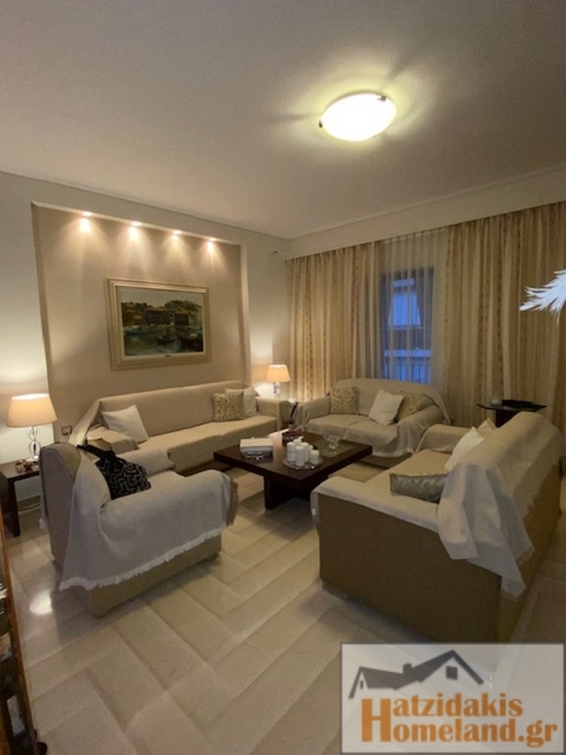 (For Sale) Residential Floor Apartment || Piraias/Piraeus - 216 Sq.m, 5 Bedrooms, 450.000€ 