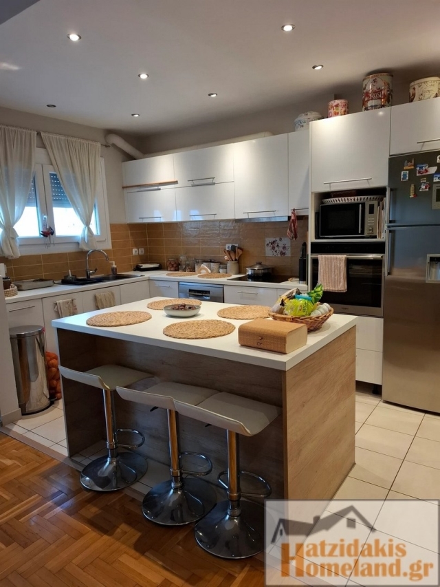 (For Sale) Residential Floor Apartment || Piraias/Piraeus - 107 Sq.m, 3 Bedrooms, 265.000€ 